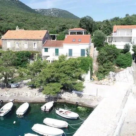 House By The Sea Apartment