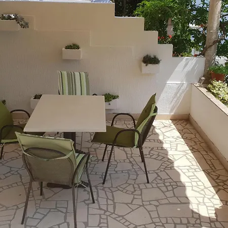 House By The Sea Apartment
